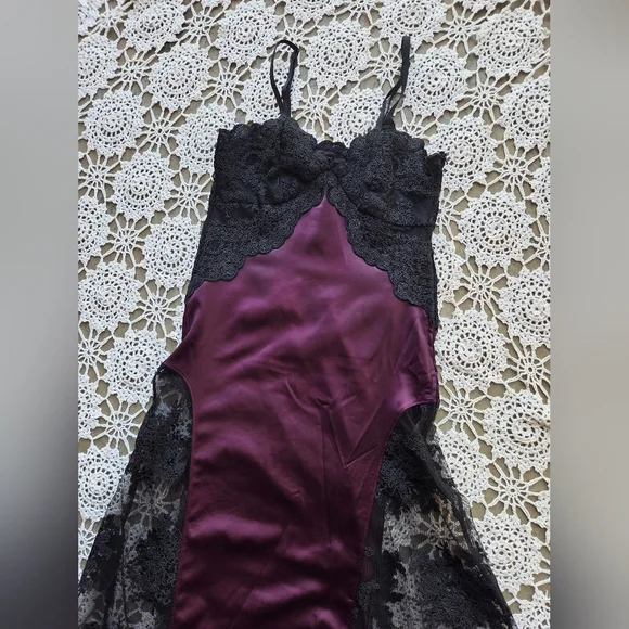 NWOT Dolls Kill Window Lustrous Heart Maxi Dress | Goth - Picture 3 of 12